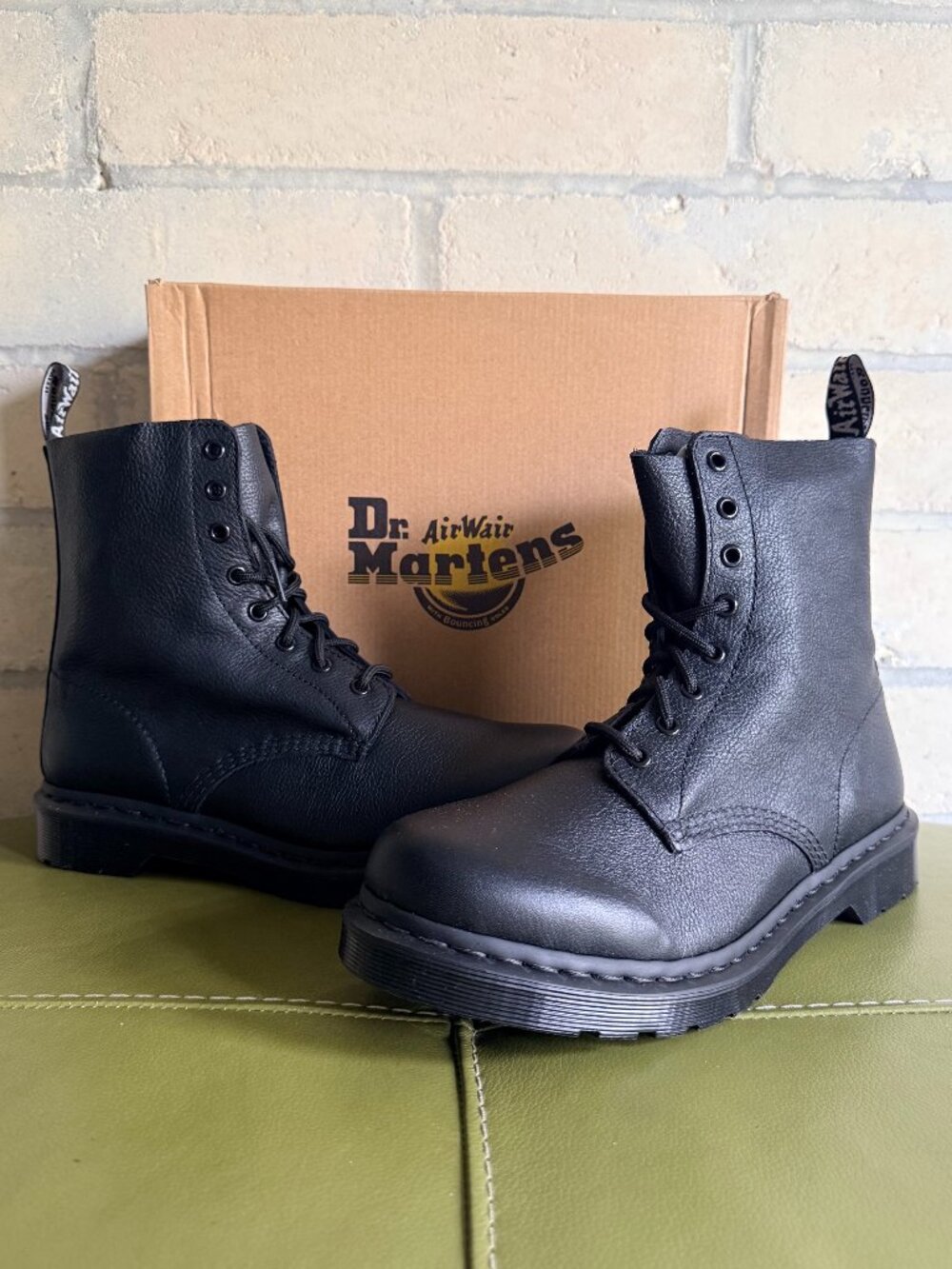 Dr. Martens 1460 pascal black mono size US W 11 / M 10 / UK 9 NIB